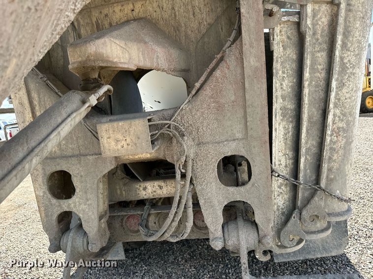 image for item DN0754 2007 Peterbilt  357 ready mix truck