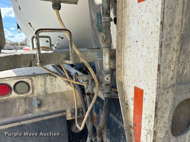 image for item DN0754 2007 Peterbilt  357 ready mix truck