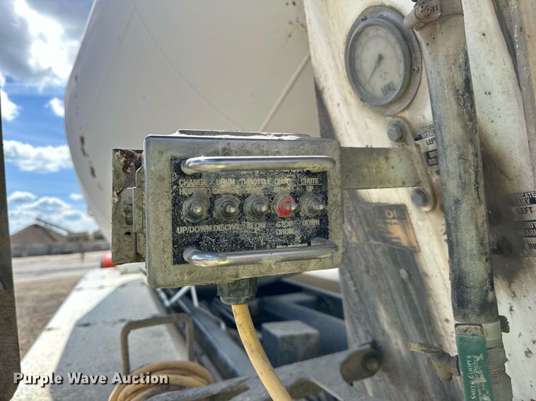 image for item DN0754 2007 Peterbilt  357 ready mix truck