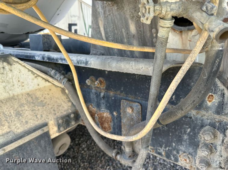 image for item DN0754 2007 Peterbilt  357 ready mix truck