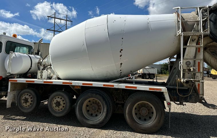 image for item DN0754 2007 Peterbilt  357 ready mix truck