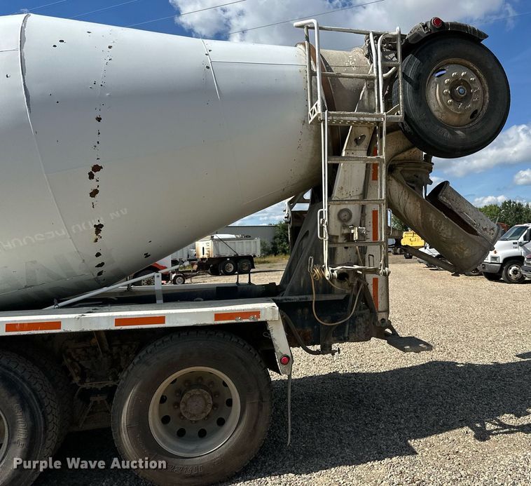 image for item DN0754 2007 Peterbilt  357 ready mix truck