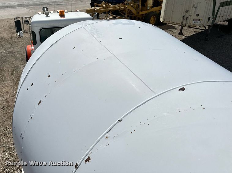 image for item DN0754 2007 Peterbilt  357 ready mix truck