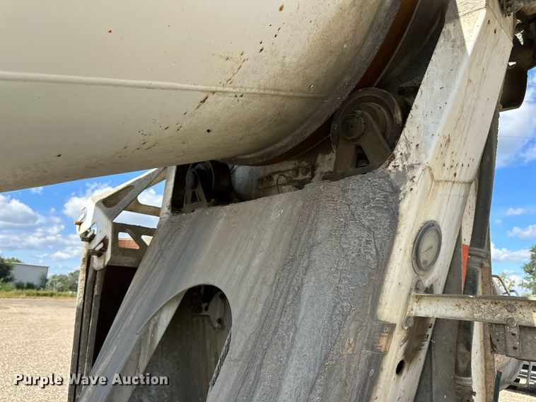 image for item DN0754 2007 Peterbilt  357 ready mix truck