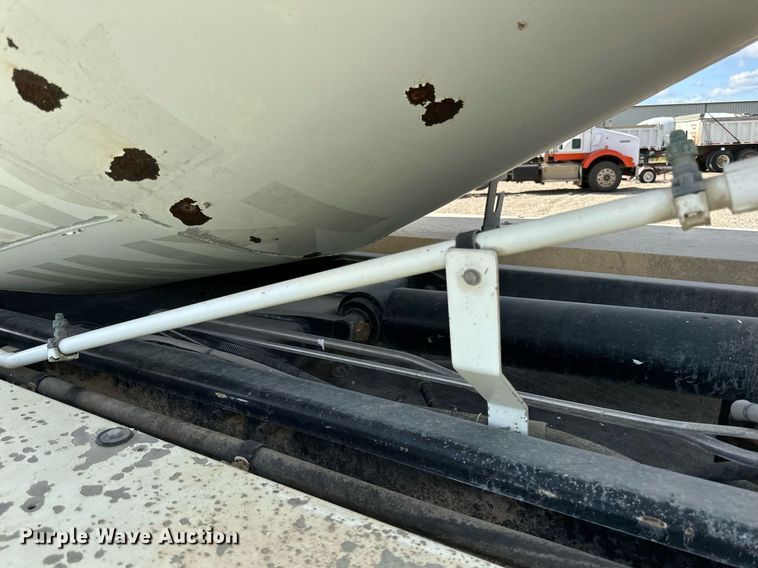 image for item DN0754 2007 Peterbilt  357 ready mix truck