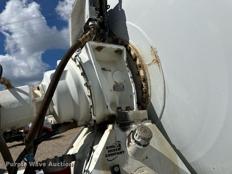 image for item DN0754 2007 Peterbilt  357 ready mix truck