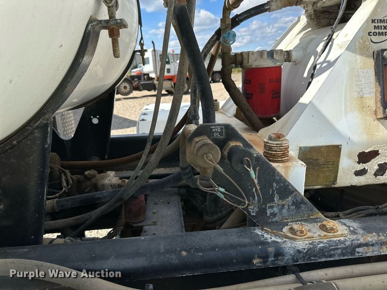 image for item DN0754 2007 Peterbilt  357 ready mix truck