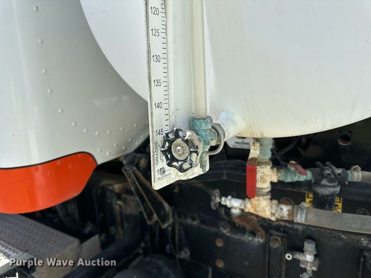 image for item DN0754 2007 Peterbilt  357 ready mix truck