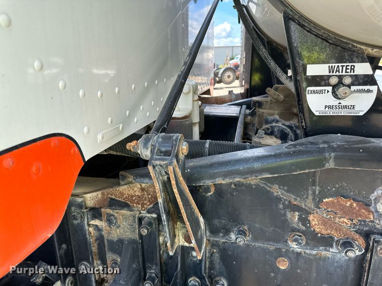 image for item DN0754 2007 Peterbilt  357 ready mix truck