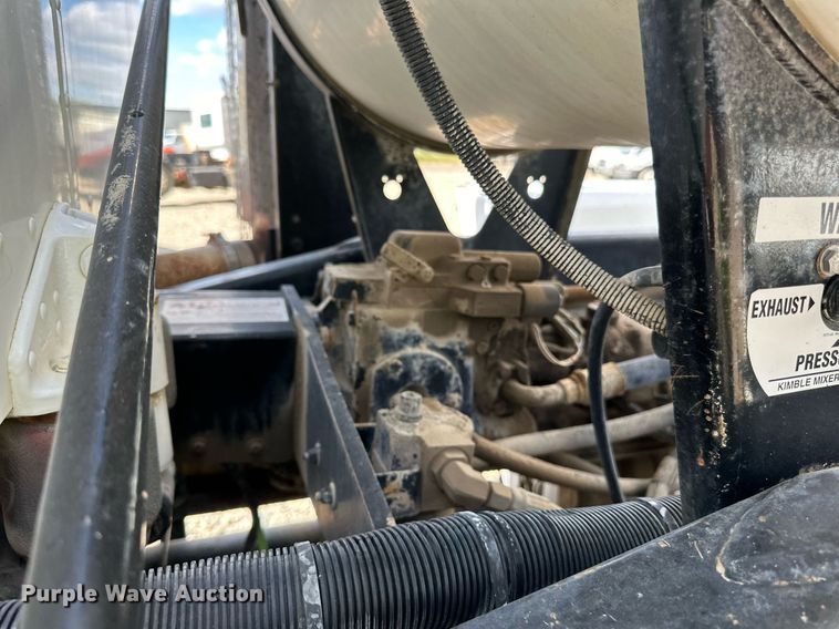 image for item DN0754 2007 Peterbilt  357 ready mix truck