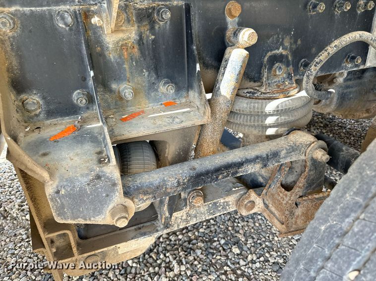 image for item DN0754 2007 Peterbilt  357 ready mix truck