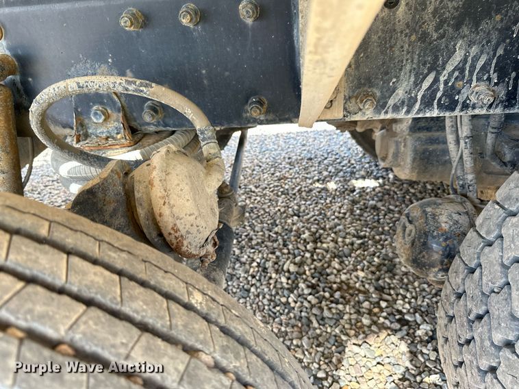 image for item DN0754 2007 Peterbilt  357 ready mix truck