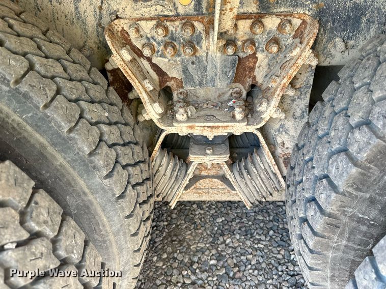 image for item DN0754 2007 Peterbilt  357 ready mix truck