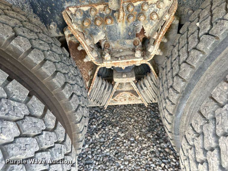 image for item DN0754 2007 Peterbilt  357 ready mix truck