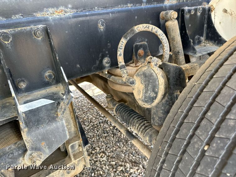 image for item DN0754 2007 Peterbilt  357 ready mix truck