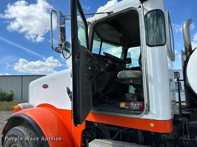 image for item DN0754 2007 Peterbilt  357 ready mix truck