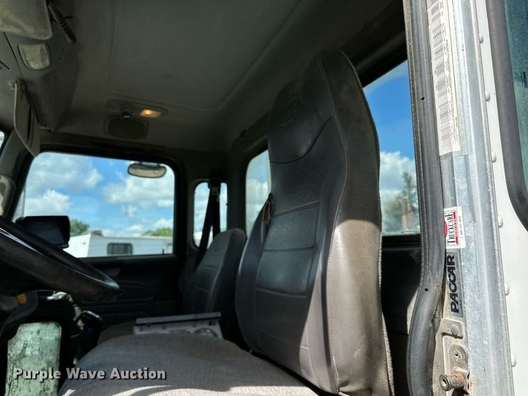 image for item DN0754 2007 Peterbilt  357 ready mix truck