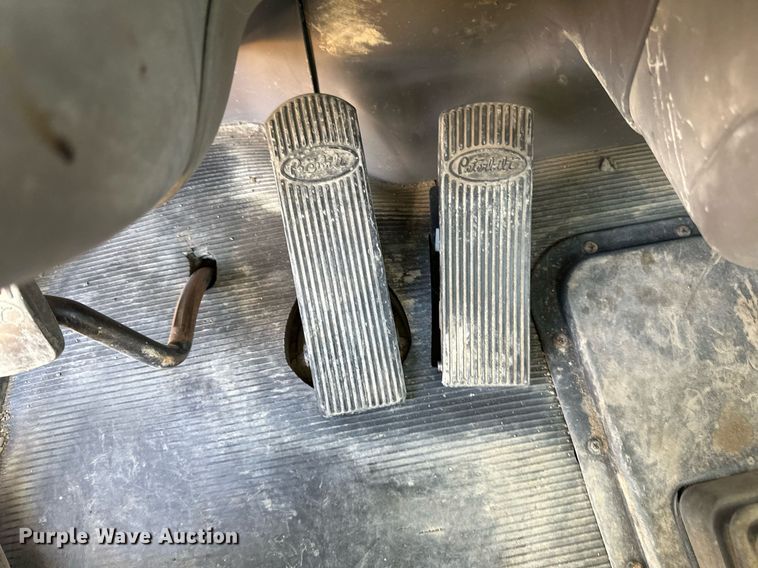 image for item DN0754 2007 Peterbilt  357 ready mix truck