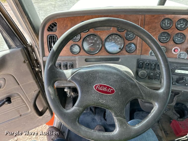 image for item DN0754 2007 Peterbilt  357 ready mix truck