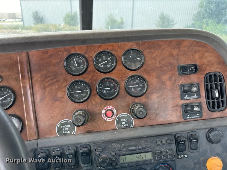 image for item DN0754 2007 Peterbilt  357 ready mix truck