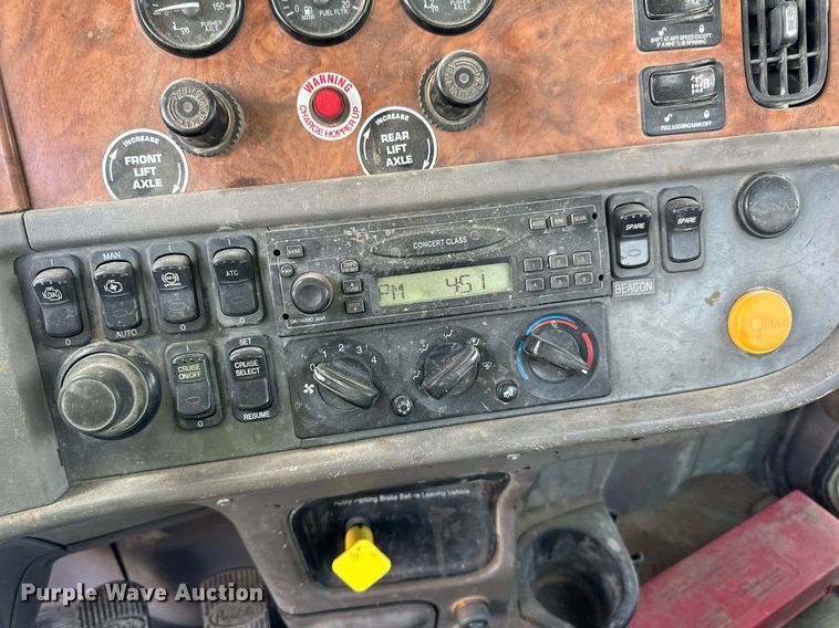 image for item DN0754 2007 Peterbilt  357 ready mix truck