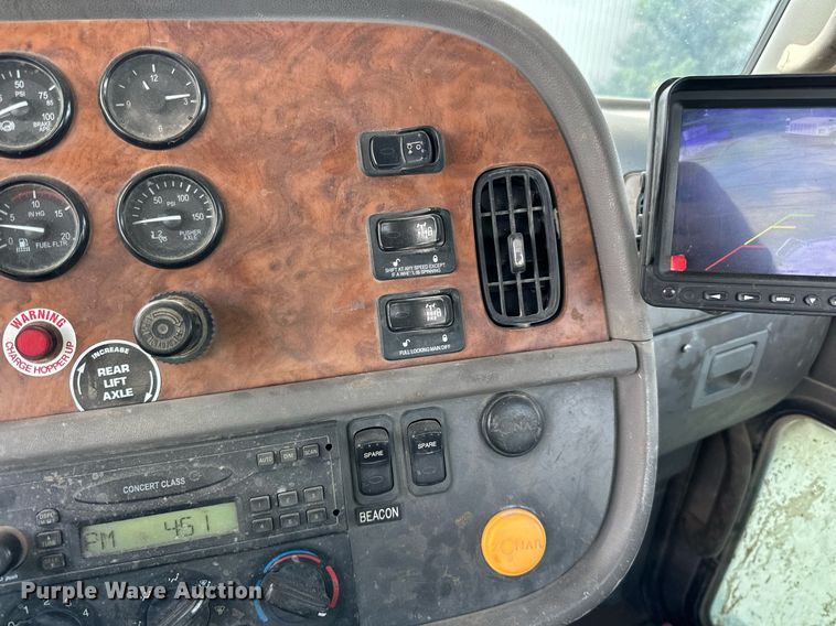 image for item DN0754 2007 Peterbilt  357 ready mix truck