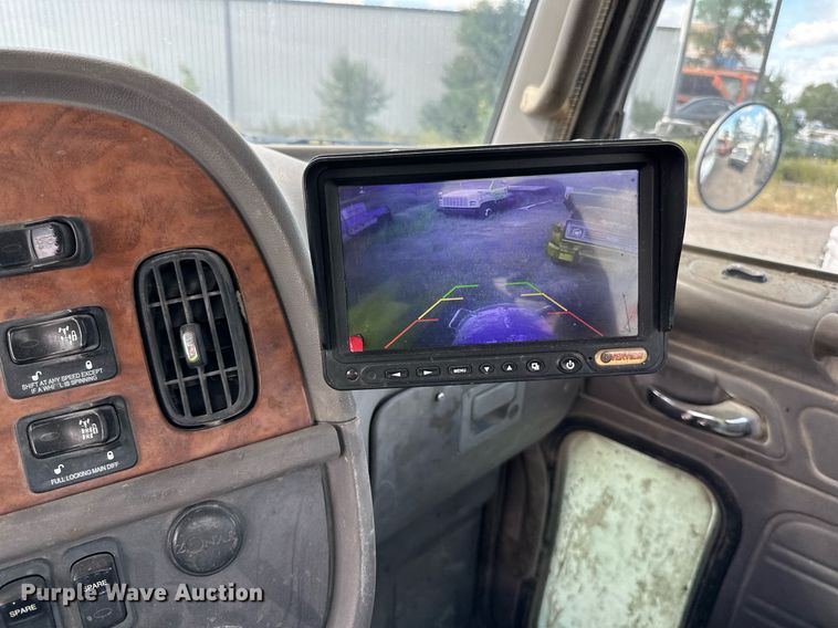 image for item DN0754 2007 Peterbilt  357 ready mix truck