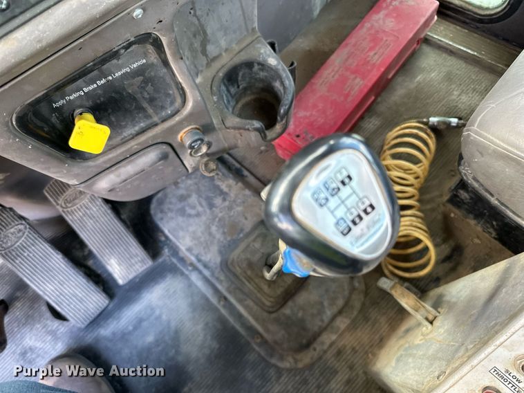 image for item DN0754 2007 Peterbilt  357 ready mix truck