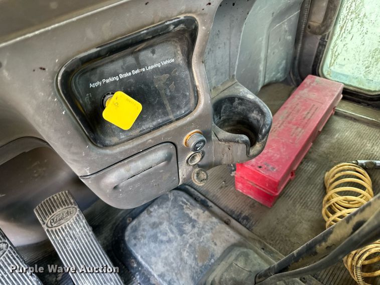 image for item DN0754 2007 Peterbilt  357 ready mix truck