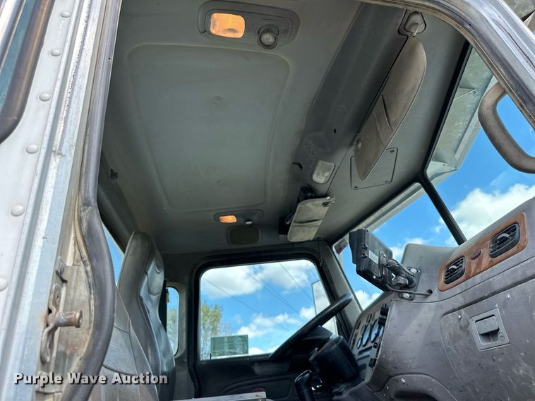 image for item DN0754 2007 Peterbilt  357 ready mix truck