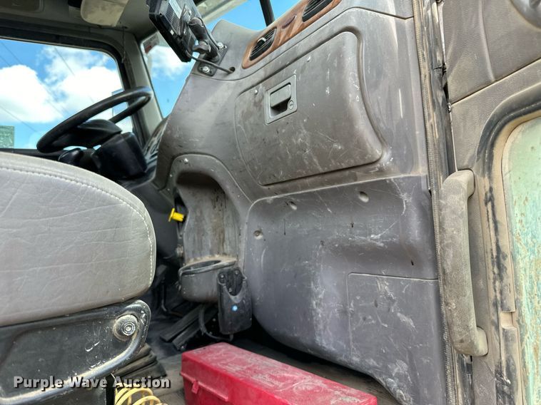 image for item DN0754 2007 Peterbilt  357 ready mix truck