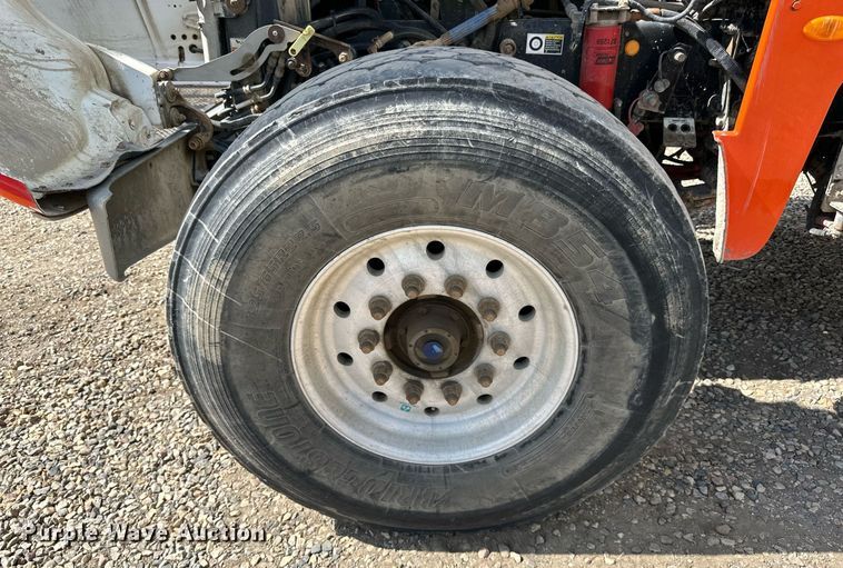 image for item DN0754 2007 Peterbilt  357 ready mix truck