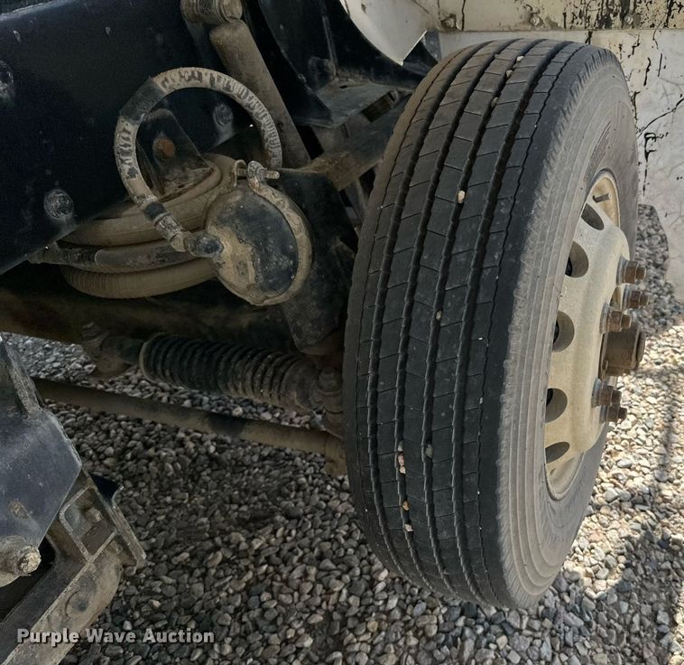 image for item DN0754 2007 Peterbilt  357 ready mix truck