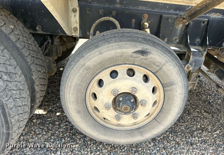 image for item DN0754 2007 Peterbilt  357 ready mix truck