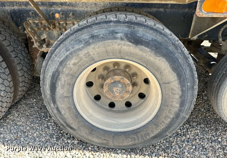 image for item DN0754 2007 Peterbilt  357 ready mix truck