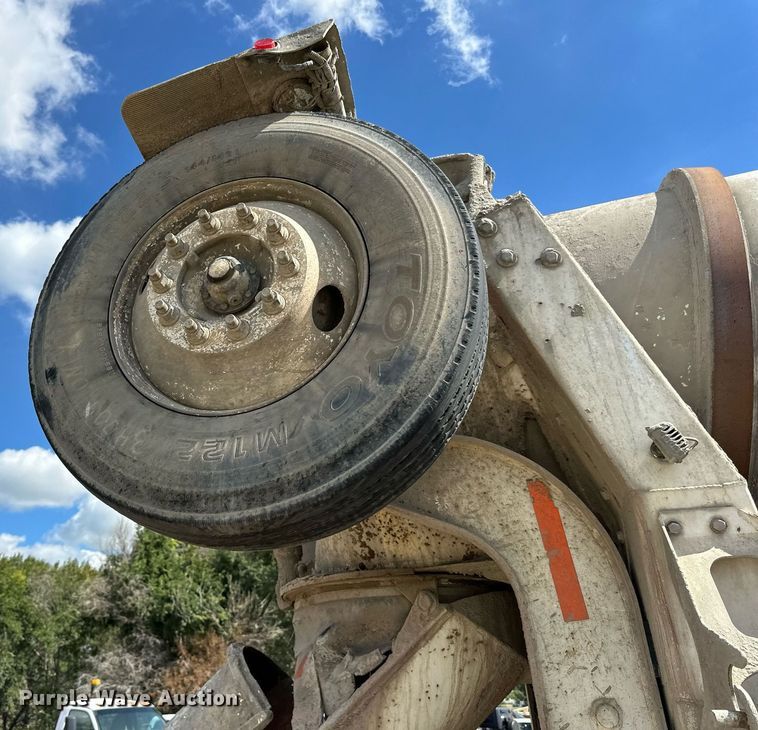 image for item DN0754 2007 Peterbilt  357 ready mix truck