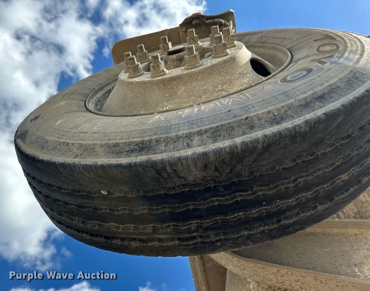 image for item DN0754 2007 Peterbilt  357 ready mix truck