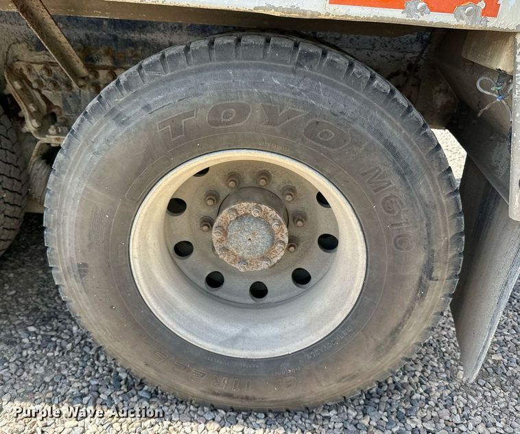 image for item DN0754 2007 Peterbilt  357 ready mix truck