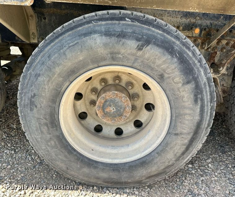 image for item DN0754 2007 Peterbilt  357 ready mix truck