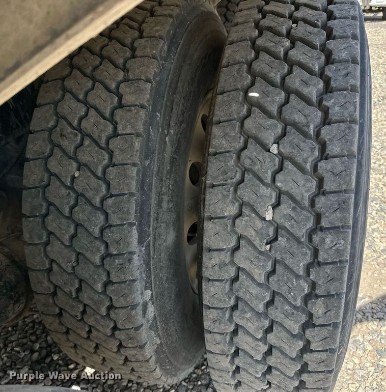 image for item DN0754 2007 Peterbilt  357 ready mix truck