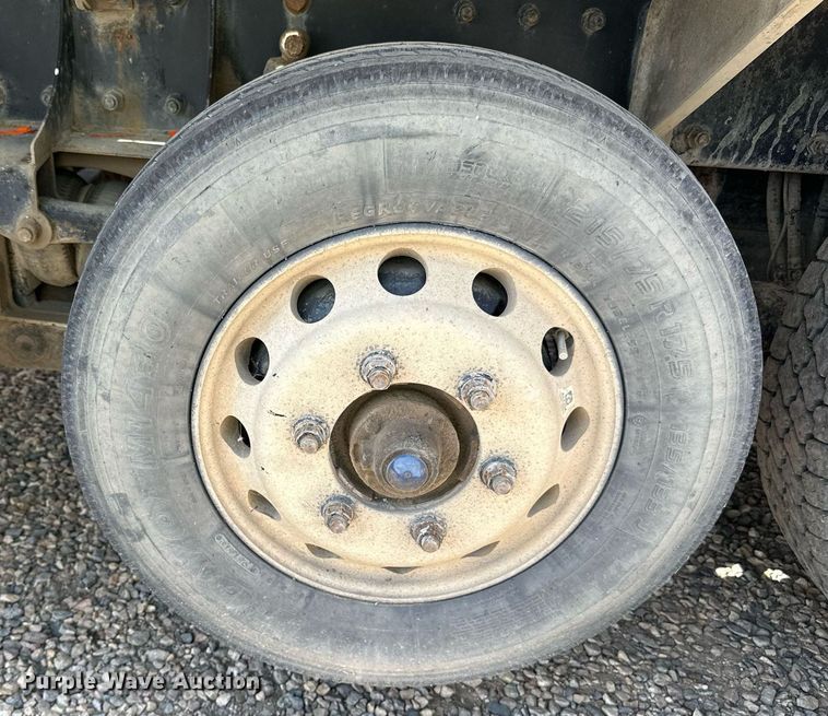 image for item DN0754 2007 Peterbilt  357 ready mix truck