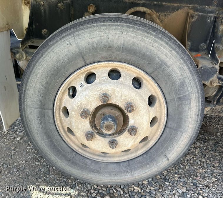 image for item DN0754 2007 Peterbilt  357 ready mix truck