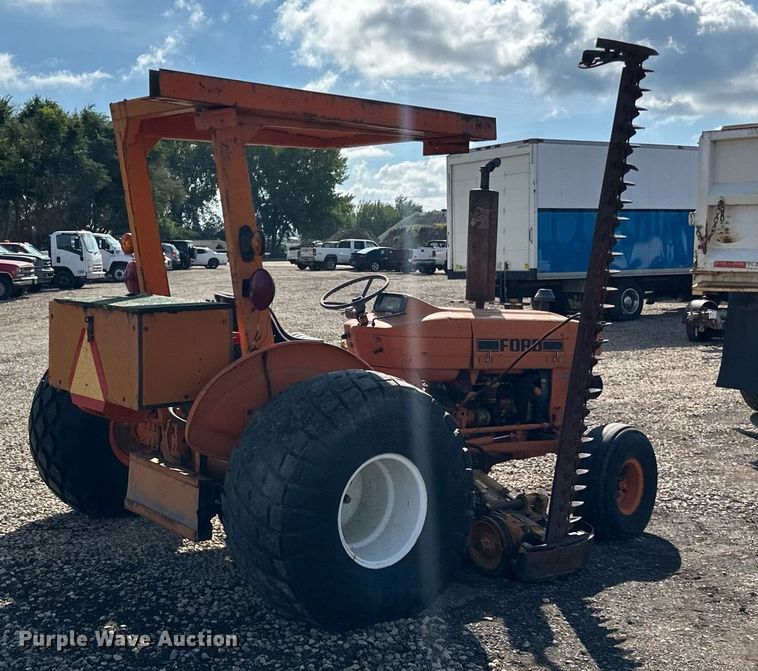 image for item DN0756 Ford LCG tractor