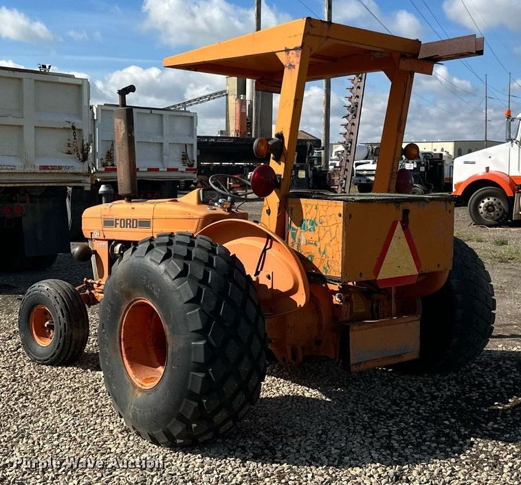 image for item DN0756 Ford LCG tractor