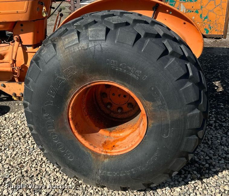 image for item DN0756 Ford LCG tractor