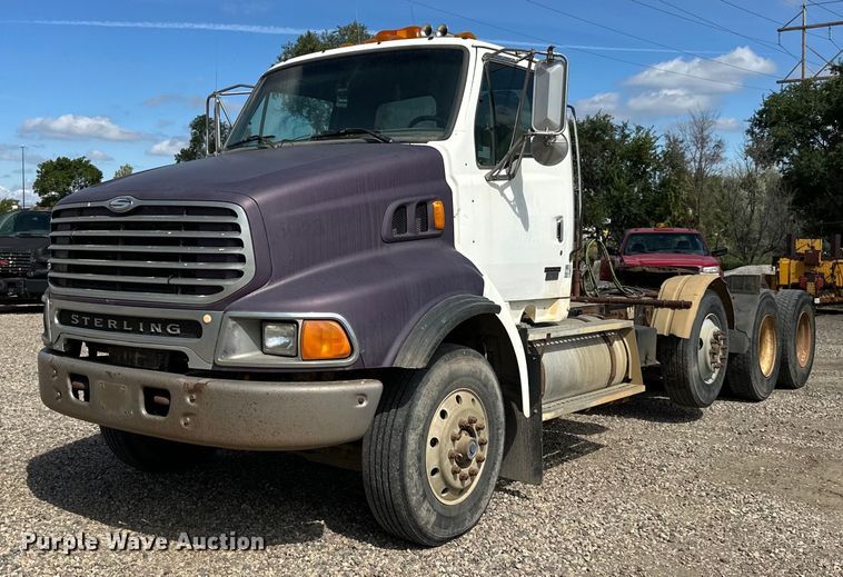 image for item DN0757 1999 Sterling  semi truck