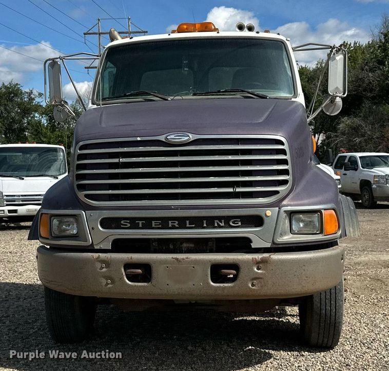 image for item DN0757 1999 Sterling  semi truck