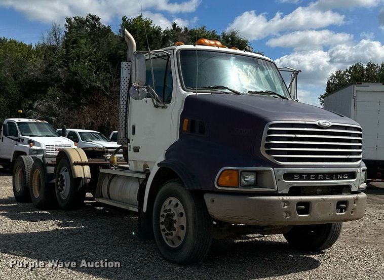 image for item DN0757 1999 Sterling  semi truck