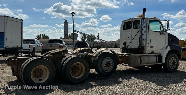 image for item DN0757 1999 Sterling  semi truck
