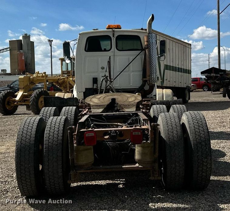 image for item DN0757 1999 Sterling  semi truck
